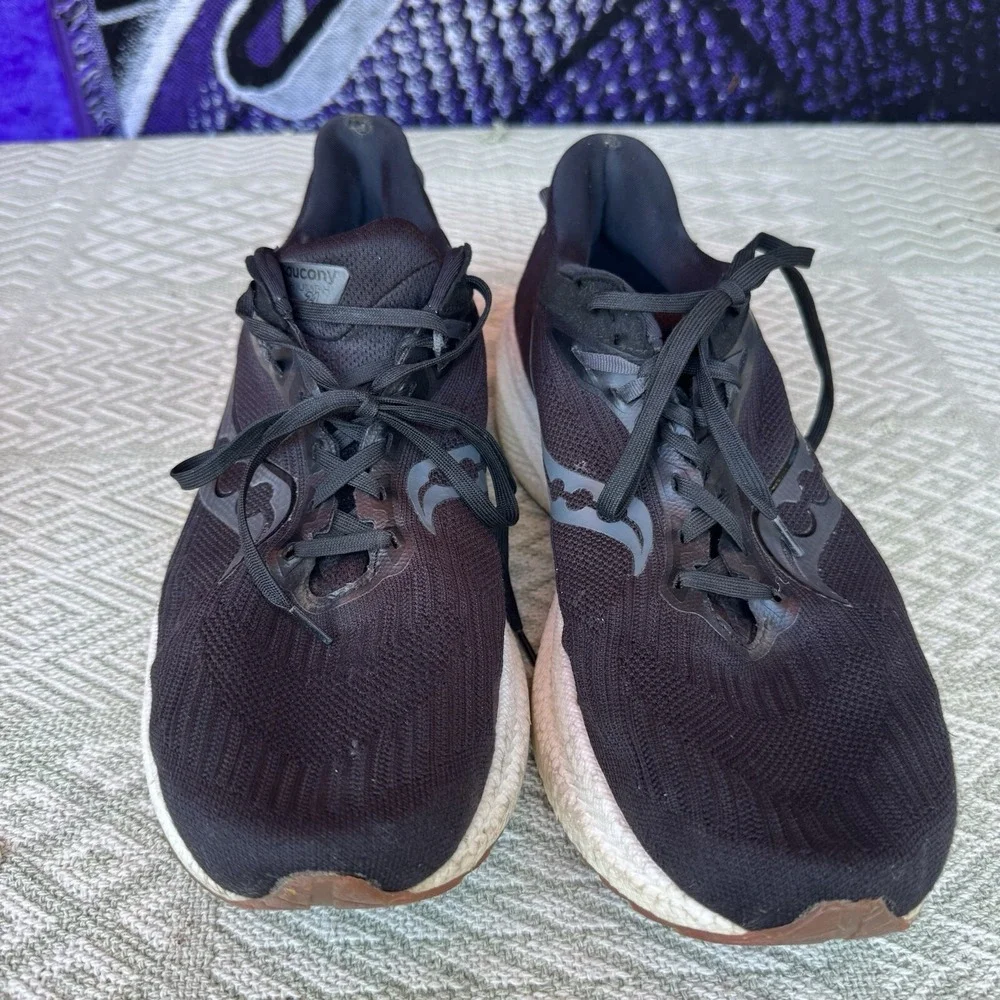 Size 12 - Saucony Triumph 21 Black Gum -‎ S20881-100